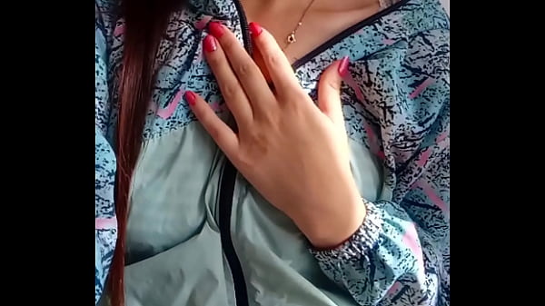 Cute Teen Girl se produit en latina