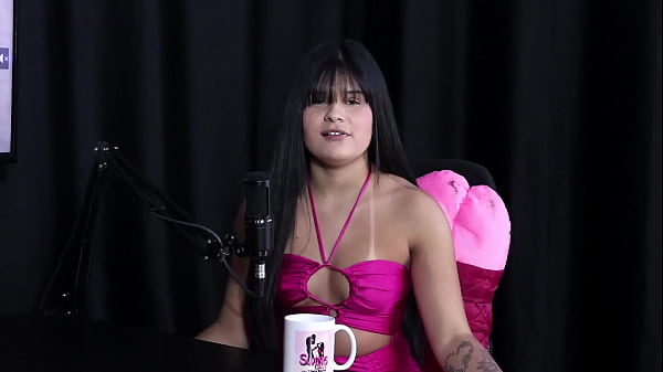 La traviesa piensa que los tríos femeninos son muy sabrosos, y un hombre es bueno en la cama... Y consejos para chupar un coño - Tata (SHEER/RED)