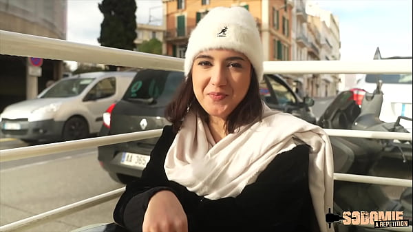 Lena, una giovane ragazza cattiva che vuole sempre di più