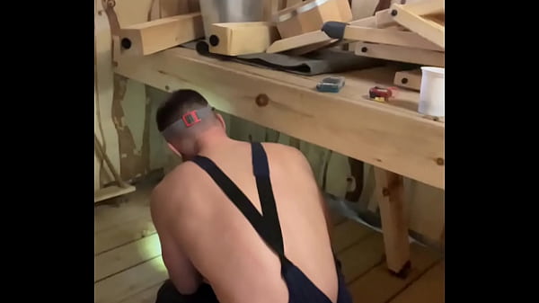 LAVORATORE russo si arrapa in cantiere! Ho trovato il giocattolo SEX di un cliente al lavoro! Sporco cazzo