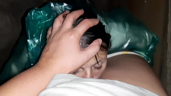 Une inconnue m'a demandé d'attendre la pluie dans ma grange et en signe de gratitude, elle m'a amené à l'orgasme - Lesbian Illusion Girls