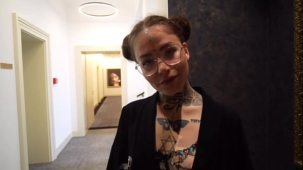 POV - I fuck a horny stranger who is in the same hotel as me and I record her