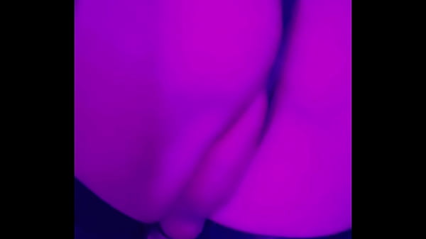 In sexy Dessous und Milch zum Abschluss