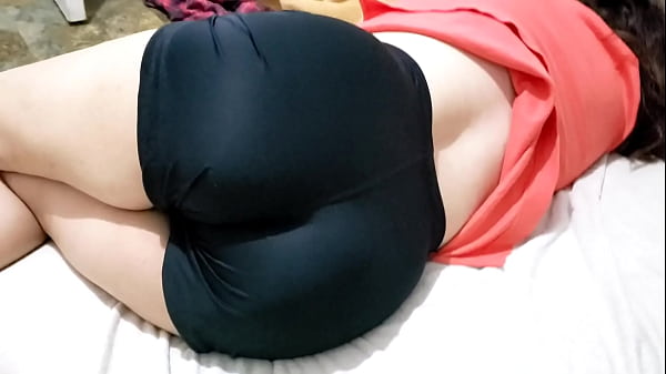 MI AMIGA SE QUEDA EN MI CASA Y SE PONE UN RICO MINI SHORT