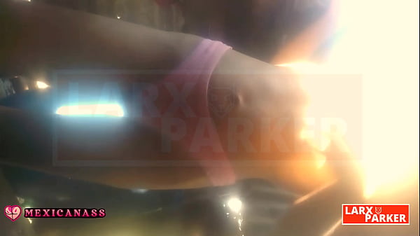 Kassandra da casa continua a inviare i suoi video per il casting virtuale mostrando la sua vagina e il suo ano