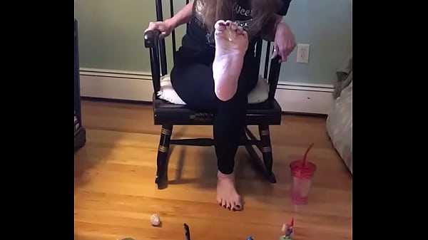 GRASPING WITH LONG TOES