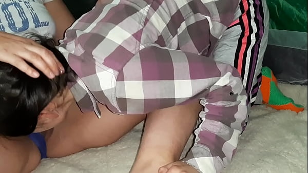 Cô ấy dùng lưỡi cù vào âm vật của tôi và tôi rên rỉ ầm ĩ cho đến khi xuất tinh - Lesbian Illusion Girls