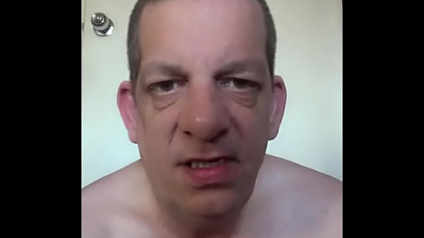 chỉ là một người lưỡng tính muốn được đụ bởi một dương vật thực sự và sẵn sàng bịt miệng một màn bắn tinh vào họng nếu bạn làm thế