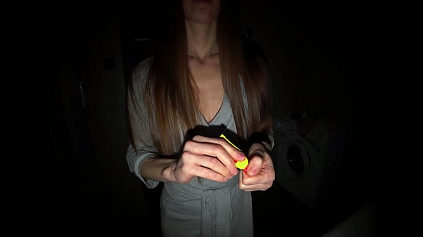 Vero tradimento. Mia moglie e il mio vicino hanno scopato in bagno prima che tornassi a casa. Anale