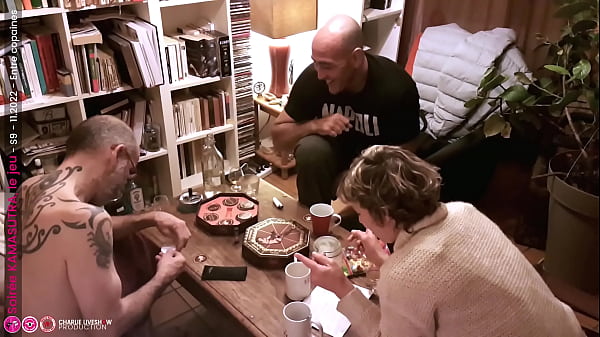 Baise en soirée et jeu de société_ chez Charlie