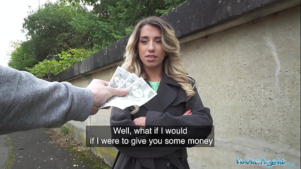 Public Agent Heiß aussehende Französischlehrerin zeigt, was die französischen Mädchen können