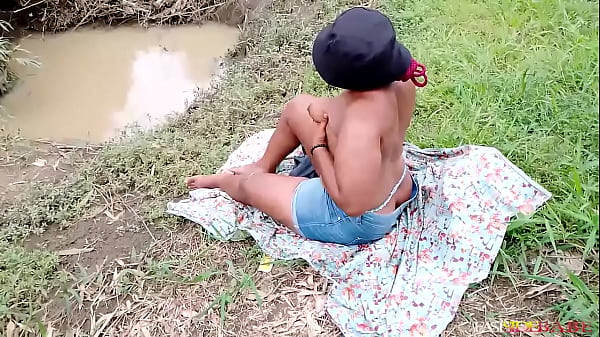 जिस मामी से मैंने पानी के पास मुलाकात की