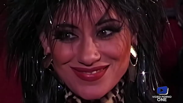 Elodie Cherie, đụ bằng bao cao su vào thời của người Gaul