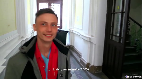 Un tizio si fa scopare violentemente il culo per un po' di soldi di cui ha un disperato bisogno - BigStr