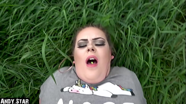 BBW TEENY WIRD OUTDOOR GEFICKT WEIL SIE PISSEN WOLLTE UND BEKOMMT CREAMPIE