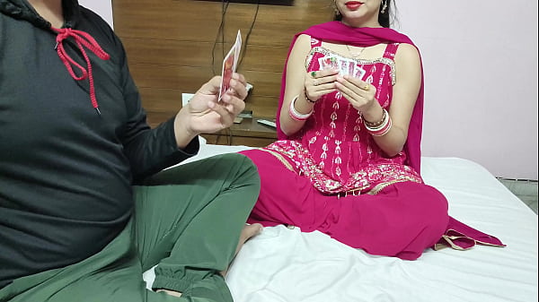 Il fratello non ha picchiato sua sorella anche dopo aver accettato la sua promessa di scoparla, la sorella le ha scopato il culo in un gioco di ruolo in audio hindi