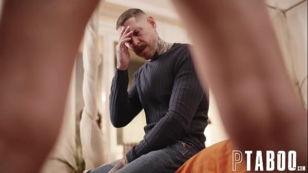 Erstaunlich schöner Teenager, der angibt