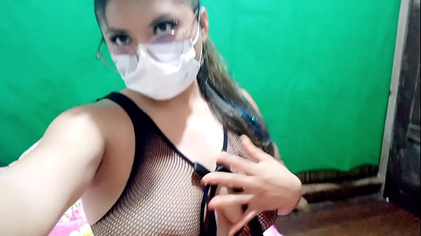 Sie war schon immer so!! Stieftochter zieht sexy Dessous an und schickt sie ihrem Stiefvater, um ihn zu verführen und aufzuwärmen