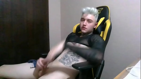 Uma garota queria cobrar um preço alto para eu penetrá-la, então eu disse com esse preço, vou me masturbar na sua frente e passar, olha minha cara preocupada, "então onde quer que eu vá, todo mundo me come com os olhos"