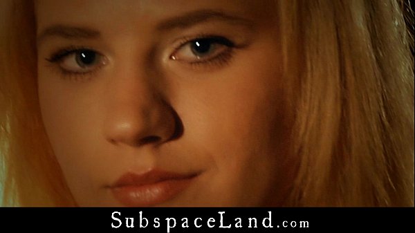 Il sadomaso teenager si diverte in un video