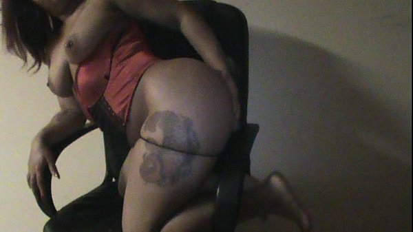 Vixen vanitys striptease sexy en un corsé rojo