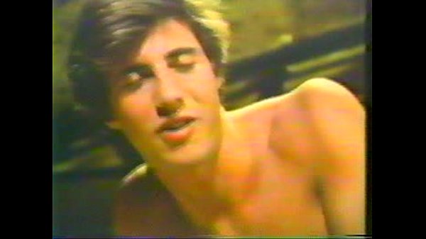 Anh ấy làm việc chăm chỉ vì tiền 2